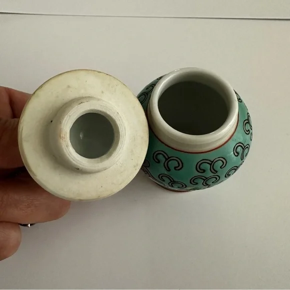 Miniature Blue Aqua Flower Jar with Lid - Picture 7 of 8